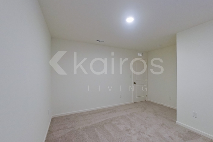 Building Photo - 12 Marbury Dr