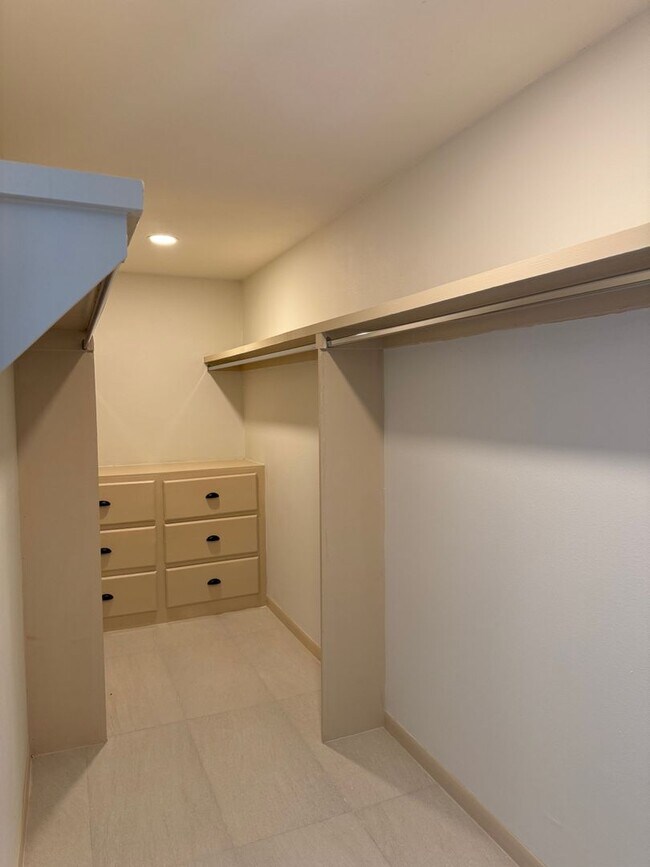 Building Photo - 1703 Terrace Dr