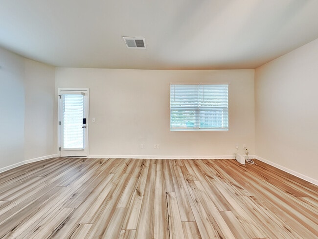 Building Photo - 2860 Saratoga Lake View