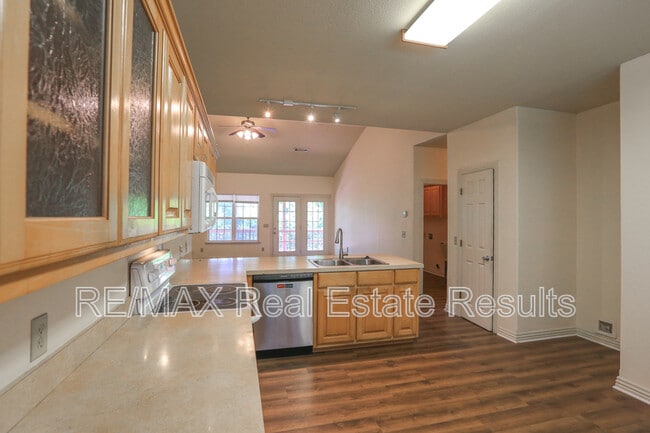 Building Photo - 6 Walford Ln