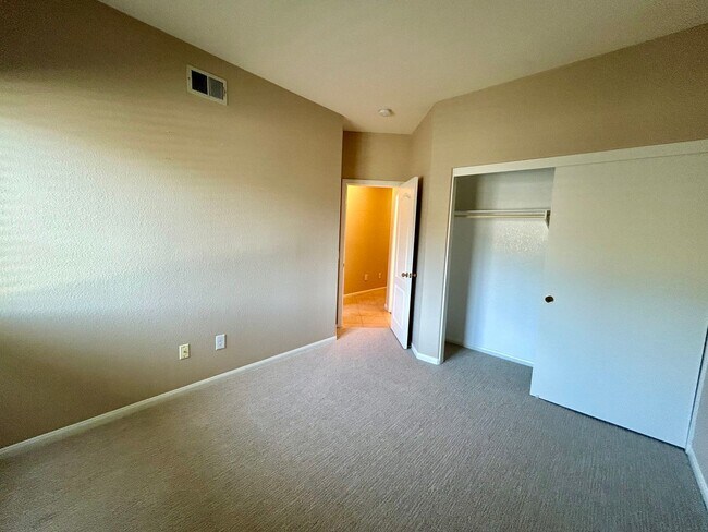 Building Photo - Upcoming! Move in Ready 7/25/26 Spacious 4 Bed/2.5 Bath Home Escondido