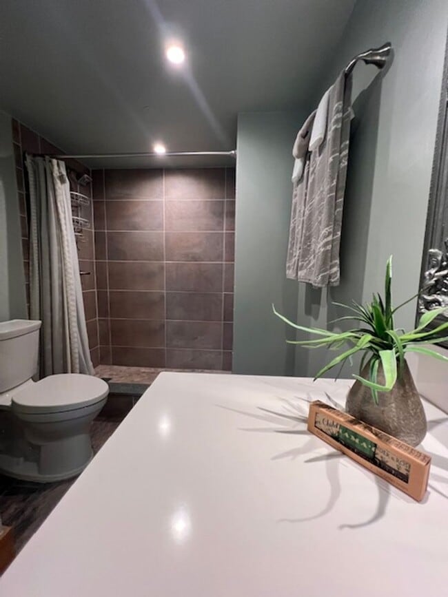 Building Photo - Makaha Valley Studio with spectacular views