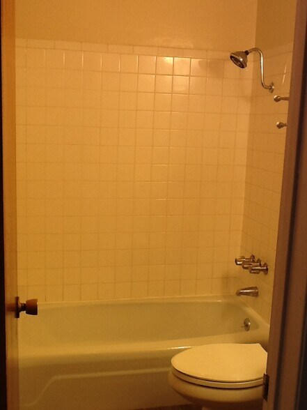 Building Photo - 311 N Westlake Ave