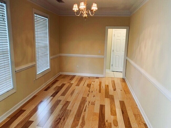 Building Photo - Location: Beautiful 3 bedroom, 2.5 bathroom single family home in Eagles Pointe Bluffton SC!