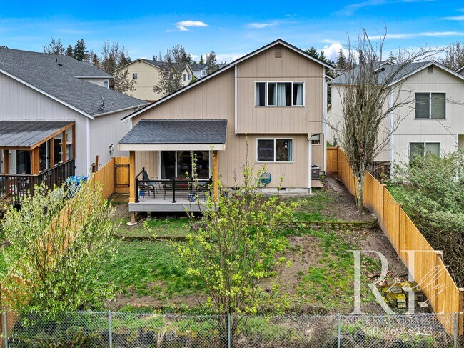 Building Photo - Peaceful Retreat Near JBLM | Spacious 3BR ...