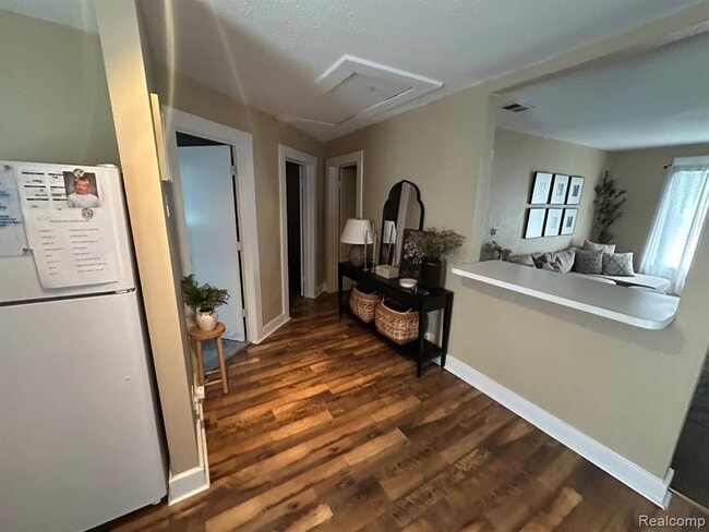 Building Photo - 71271 McVicar Rd