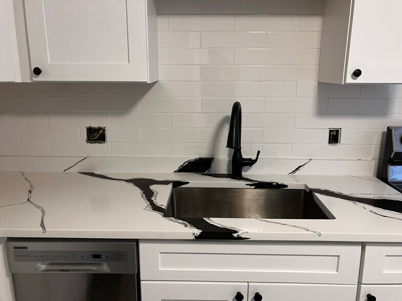 Building Photo - 495 Lafayette Rd