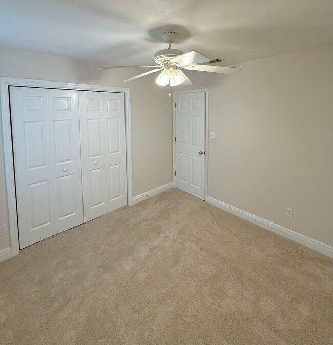 Building Photo - Charming 3BR Home in a Prime Tallahassee Location!!