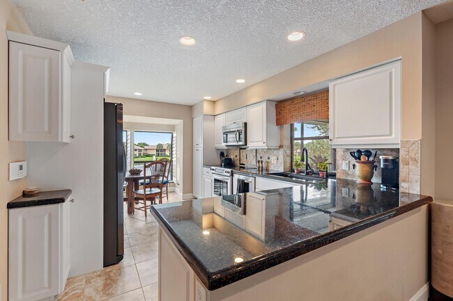 Building Photo - 3881 Back Bay Dr
