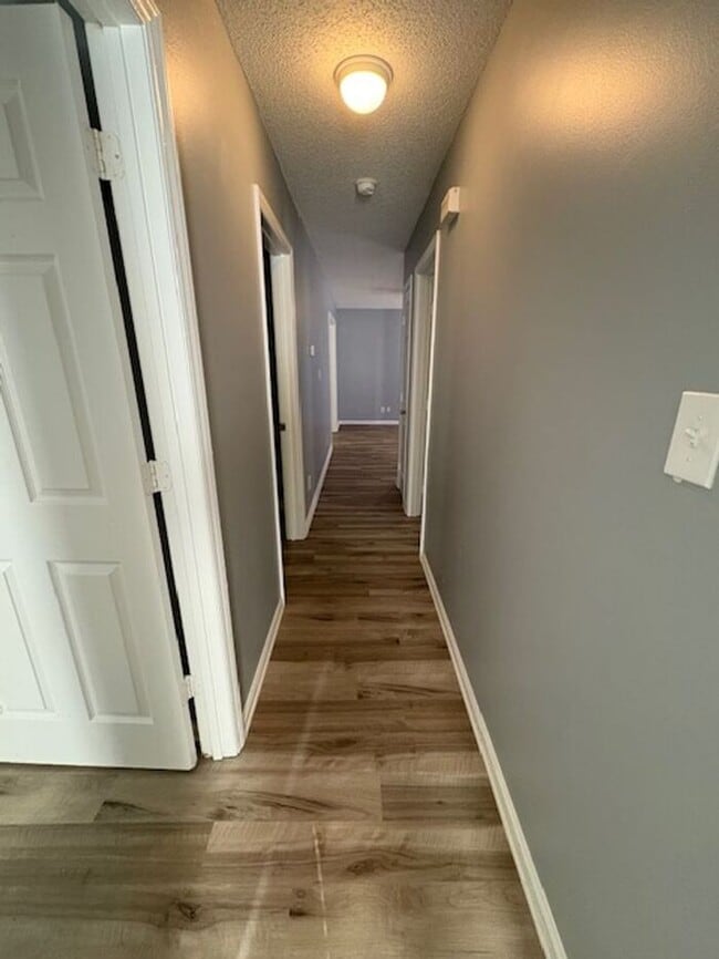 Building Photo - Recently Updated 3 Bedroom 1 Bath Home in ...