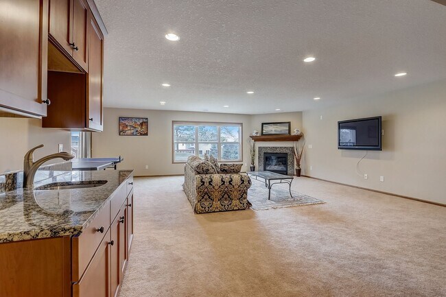 Building Photo - Grand 5 bed 4.5 bath Maple Grove Home w/ 3...