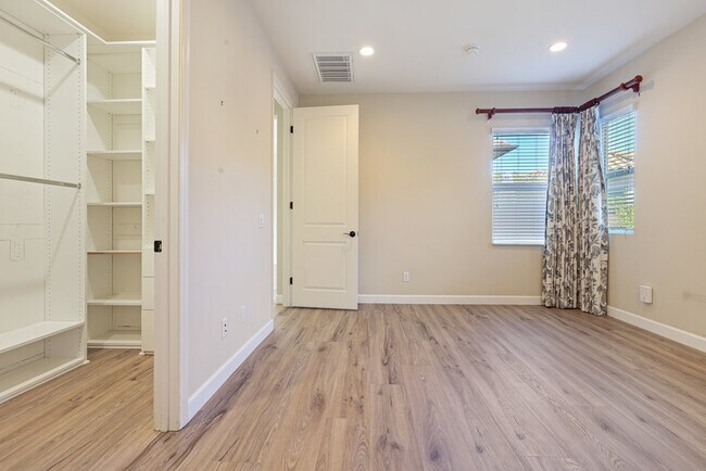 Building Photo - 8137 Auberge Cir