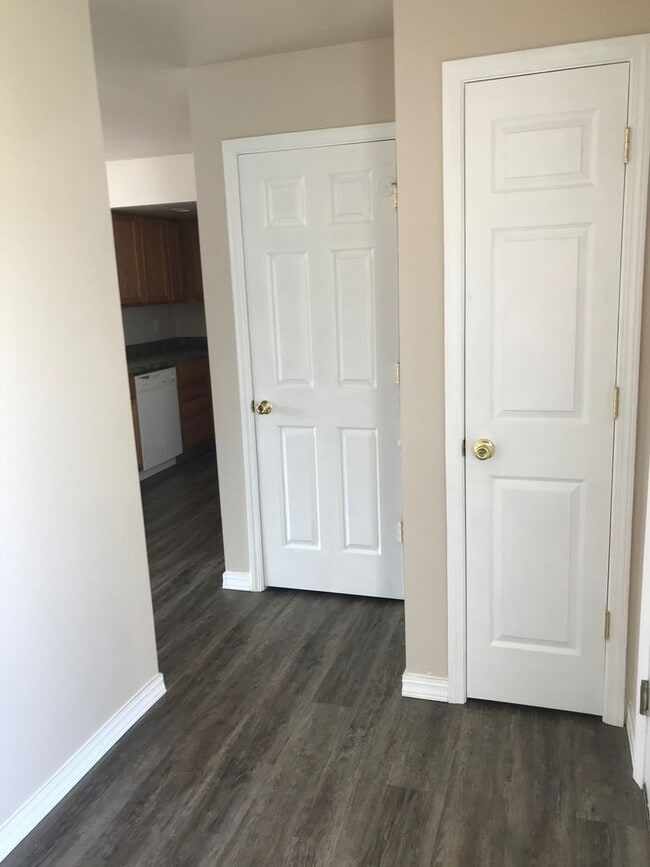 Building Photo - Available now! View Today by calling Rentl...