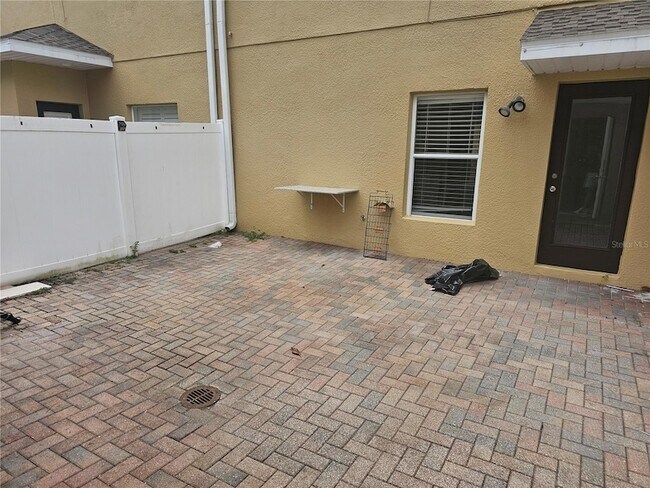 Building Photo - 9153 Oak Fern Dr