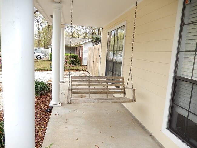 Building Photo - MODERN 3/2 w/ Office, Stainless Steel Apps...