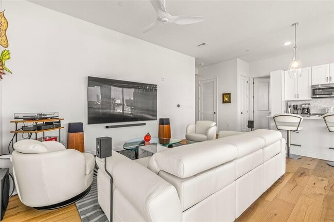 Building Photo - 600 3rd Ave S