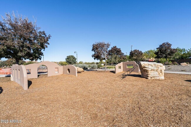 Building Photo - 3781 E Chestnut Ln