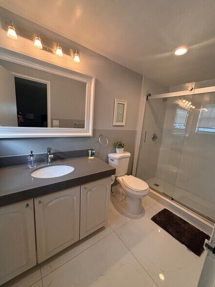 Building Photo - 3801S S Ocean Dr
