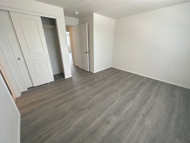 Building Photo - MIDTOWN Almost New House, 3 Bdrms, 2.5 Bat...