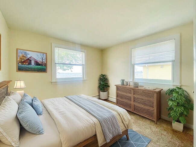 Building Photo - 623 Quincy Shore Dr