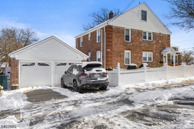 Building Photo - 48 Hobart Pl