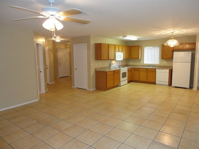 Building Photo - 443 S Sabrina