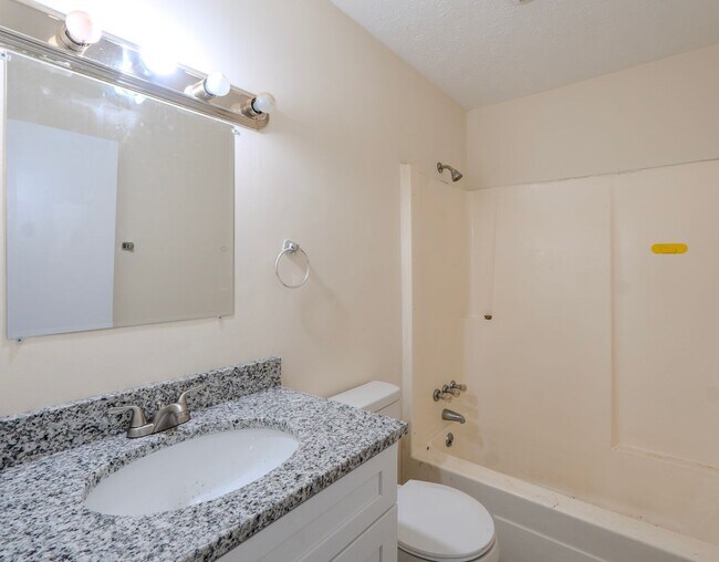 Building Photo - 922 Southern Hills Dr