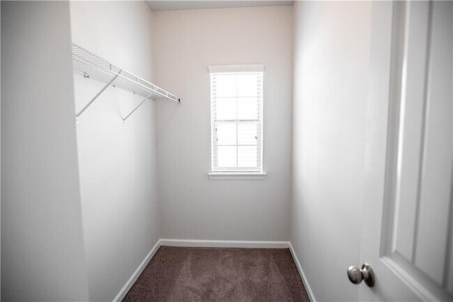 Building Photo - 5410 Mirror Lake Dr