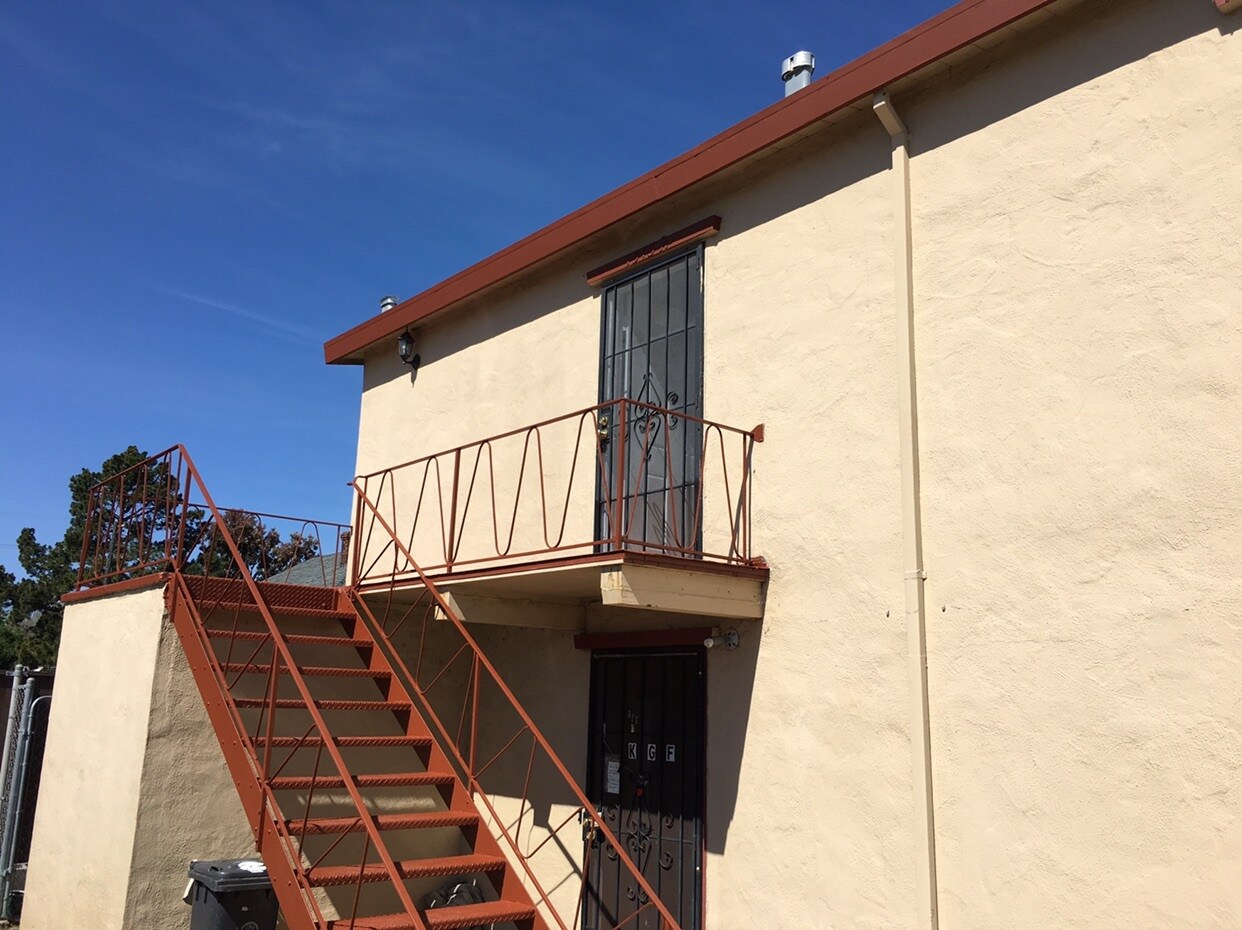 Building Photo - 1513 Derby St