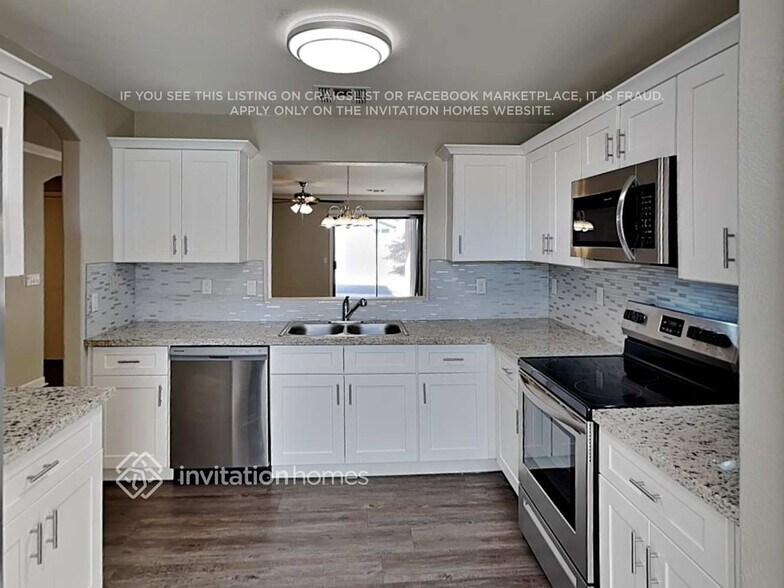 Building Photo - 12724 W Voltaire Ave