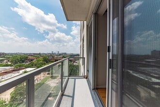 Building Photo - 1620 S Michigan Ave