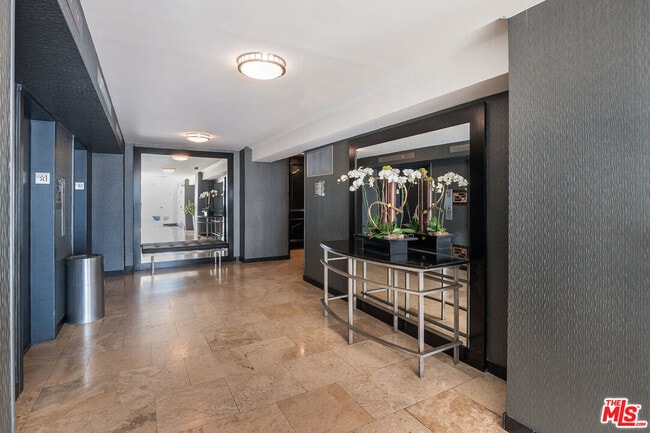 Building Photo - 1155 N La Cienega Blvd