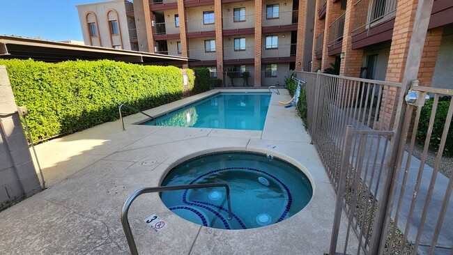 Building Photo - 2 Bedroom in the El Tovar Condominiums Nea...