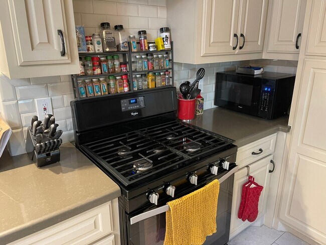 Building Photo - 11303 Greenwillow Dr