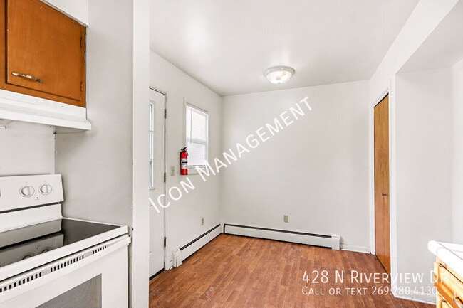 Building Photo - 428 N Riverview Dr