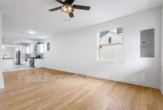 Building Photo - 1322 N 31st St