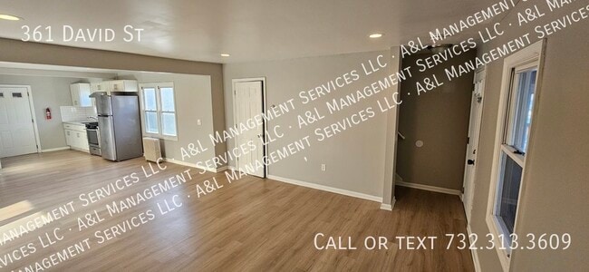 Building Photo - 361 David St