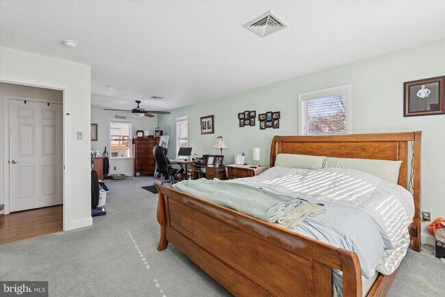 Building Photo - 207 Delmar St
