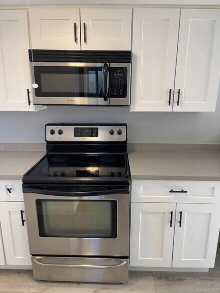 Building Photo - 214 Spruce St