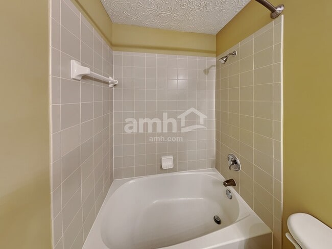 Building Photo - 422 Sunridge Dr
