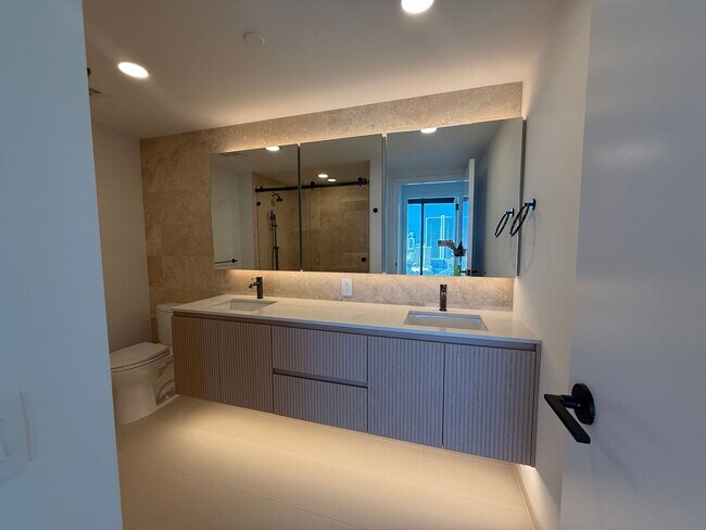 Building Photo - Park at Ward Village 2 bedroom 1 bath 2 parking stalls available now!