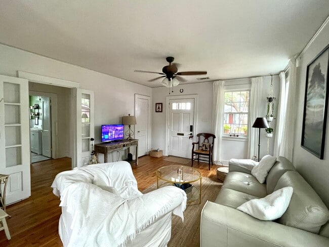 Building Photo - 12 W 51st St