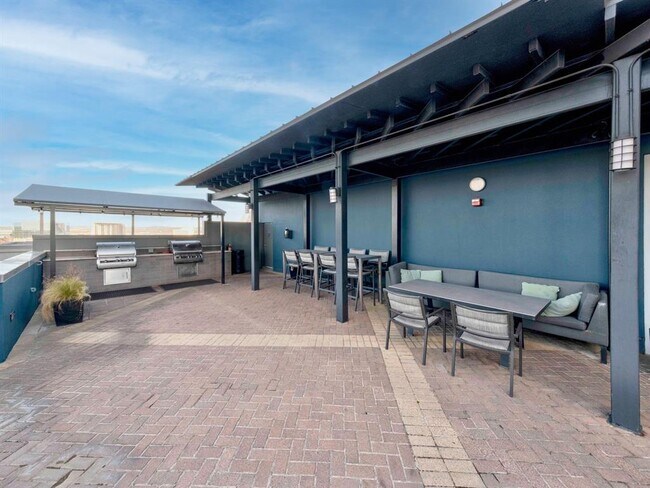 Building Photo - 54 Rainey St