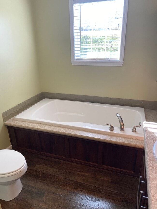 Building Photo - SUBLEASE through May 2026 3 Bedroom 2 Bath-Beautiful Views