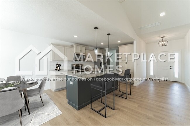 Building Photo - 2520 Lawton Dr