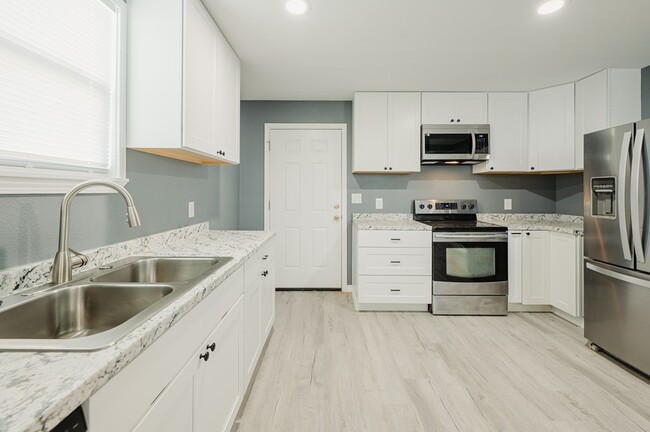 Building Photo - 10108 W 23rd St