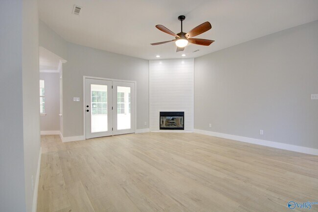 Building Photo - 205 Jarrett Ln