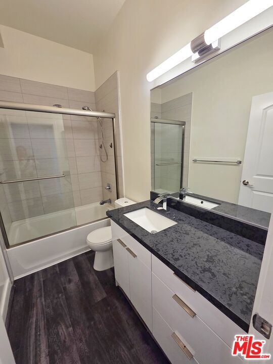 Building Photo - 2651 S Hobart Blvd