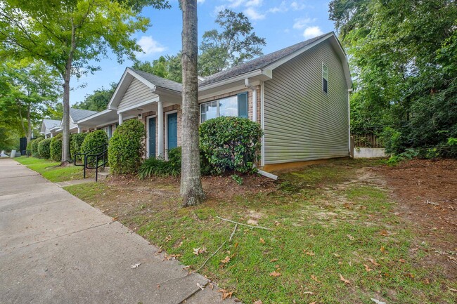 Building Photo - 2738 W Tharpe St