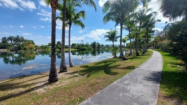 Building Photo - 14211 N Kendall Dr